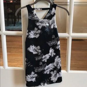 NWOT- Floral top that criss crosses in the back